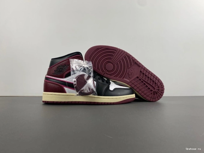 1 OG FQ7818-101 Jordan  Red High Air Black  0401